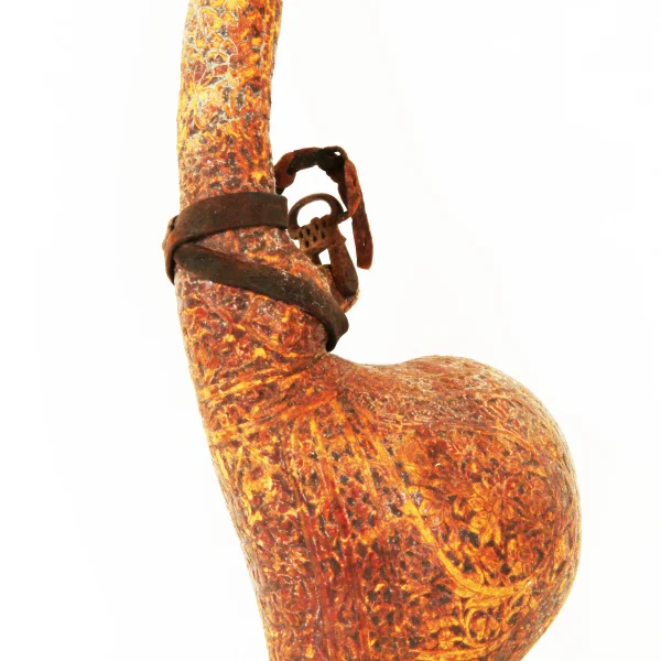 Cuoio sagomato e inciso