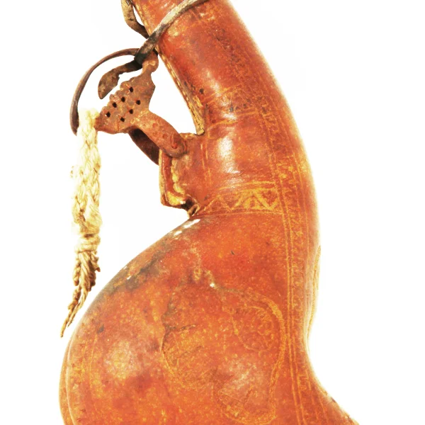 Cuoio sagomato e inciso