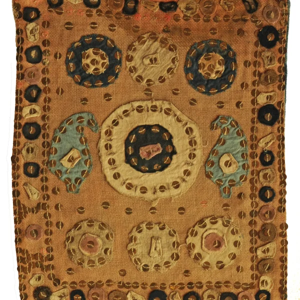 Albero della vita e simboli dell'uiverso. Ricamo-talismano zoroastriano matrimoniale di buon augurio.