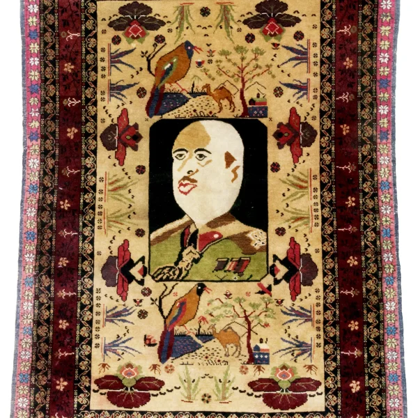 Tappeto con ritratto di guerra afgano