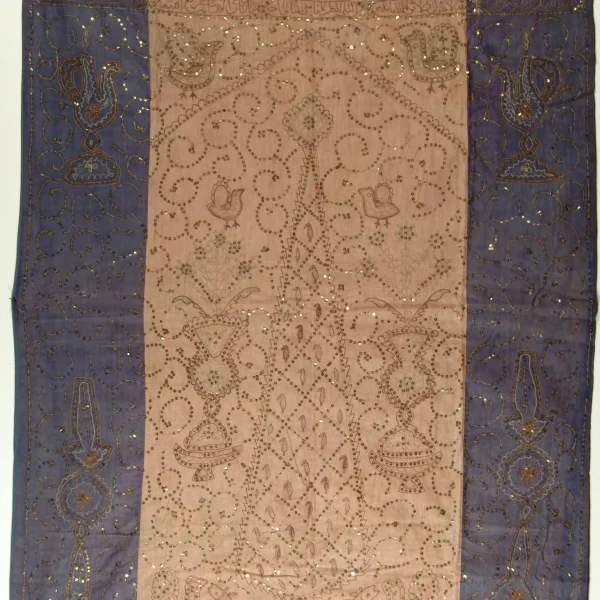 Ricamo a paillettes su tessuto