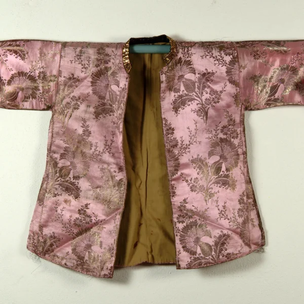 Filo e ricamo su tessuto di cotone