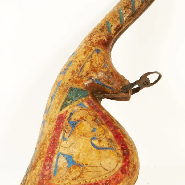 Cuoio sagomato e inciso