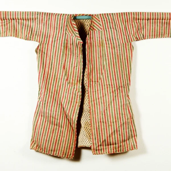 Filo e ricamo su tessuto di cotone