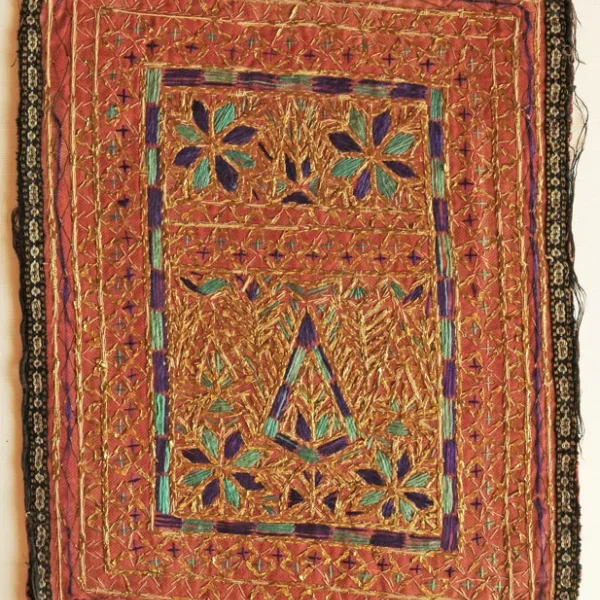 Albero della vita e simboli dell'uiverso. Ricamo-talismano zoroastriano matrimoniale di buon augurio.